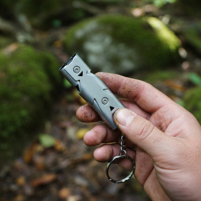 Sifflet de survie montagne puissant avec cordon pour signalisation en randonnée et situations d’urgence