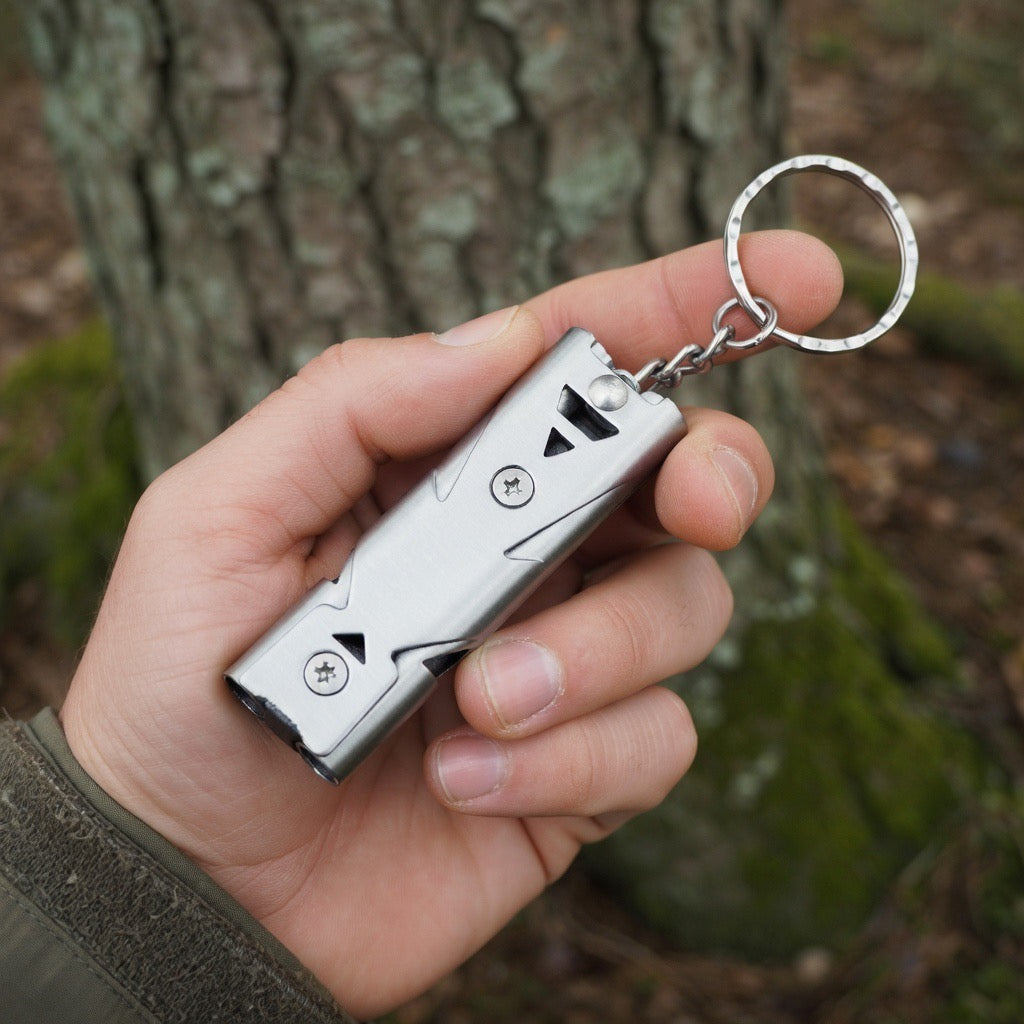 Sifflet de survie montagne puissant avec cordon pour signalisation en randonnée et situations d’urgence