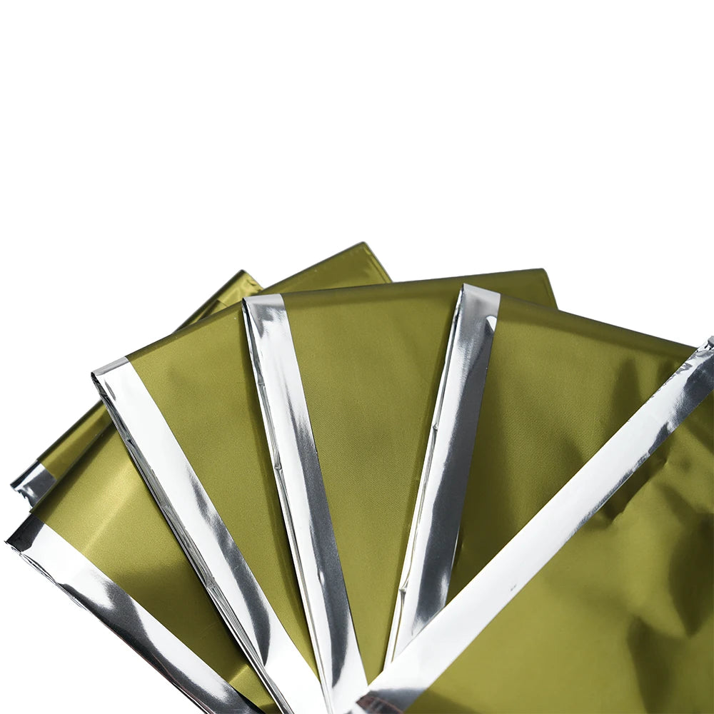 Couverture de survie thermique double face argent et or pour protection contre le froid et la chaleur en extérieur